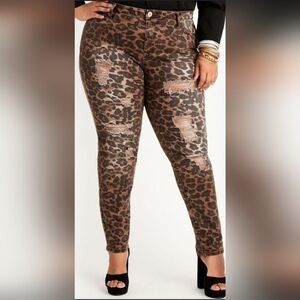 NWT Distressed Animal Print Skinny Jeans